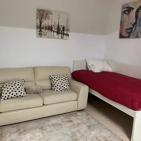 Charming T1 In Seixal *