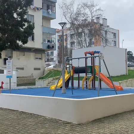 Charming T1 In Seixal *