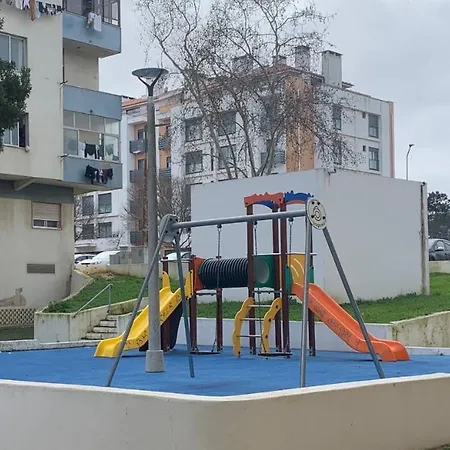 Charming T1 In Seixal شقة